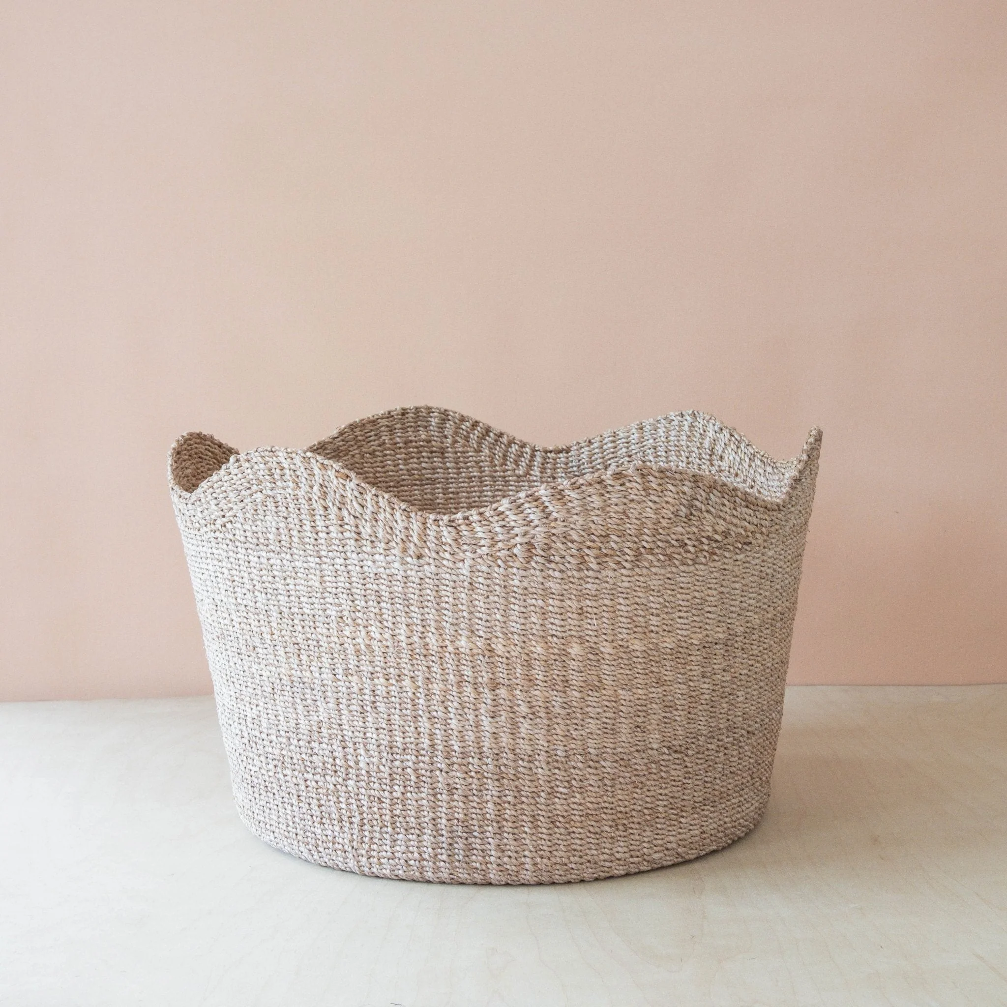 Jumbo Scallop Basket ¨C Natural Handwoven Abaca Basket